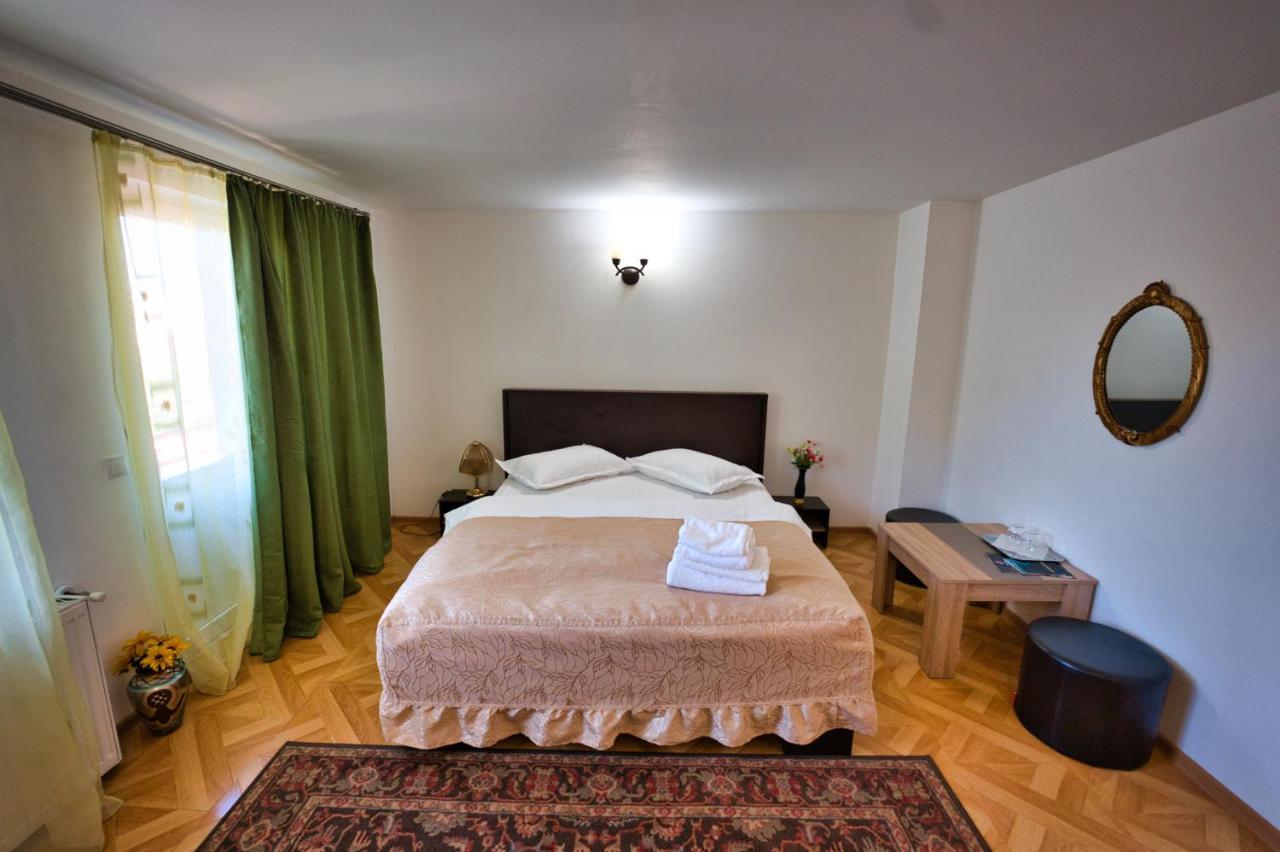 Vila Victoria Râmnicu Vâlcea Buitenkant foto