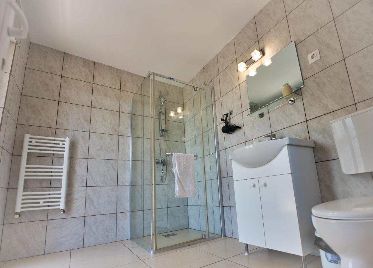 Vila Victoria Râmnicu Vâlcea Buitenkant foto